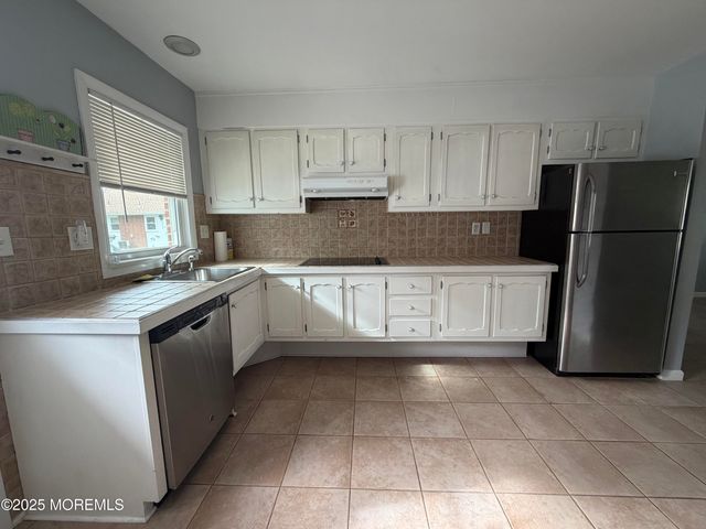 664D Plymouth Drive, Lakewood, NJ 08701