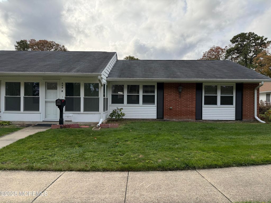 664D Plymouth Drive, Lakewood, NJ 08701