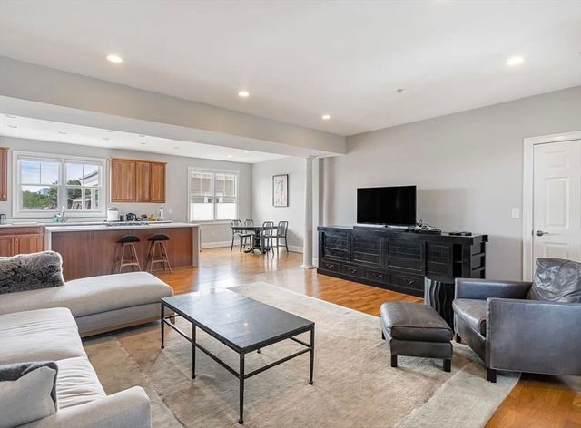 15 Dimick C, Somerville, MA 02143