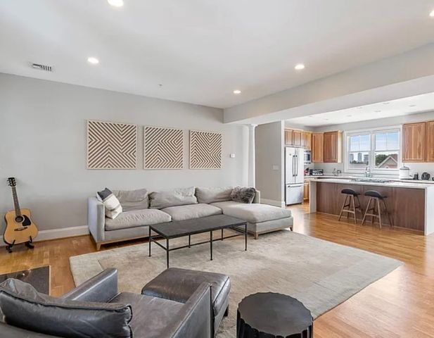 15 Dimick C, Somerville, MA 02143