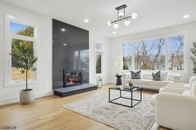 976 Cherokee Ct, Westfield Town, NJ 07090