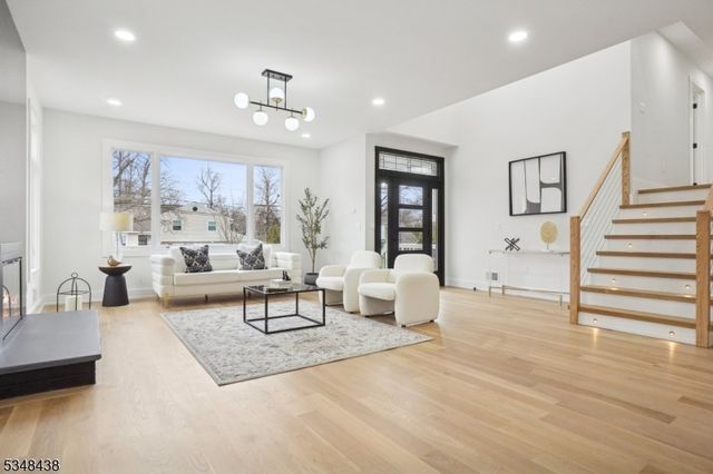 976 Cherokee Ct, Westfield Town, NJ 07090