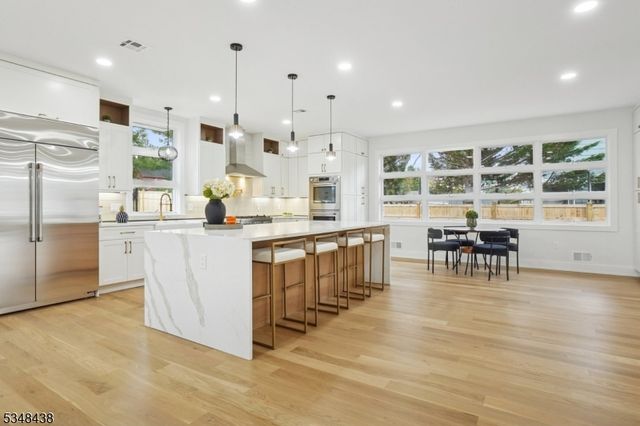976 Cherokee Ct, Westfield Town, NJ 07090