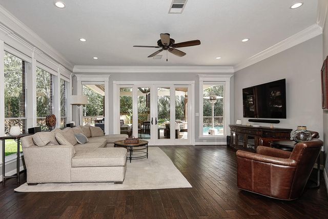 6 Noble Bend Place, The Woodlands, TX 77382