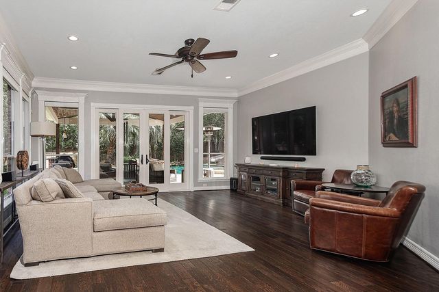 6 Noble Bend Place, The Woodlands, TX 77382