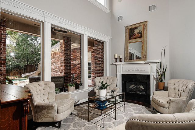 6 Noble Bend Place, The Woodlands, TX 77382