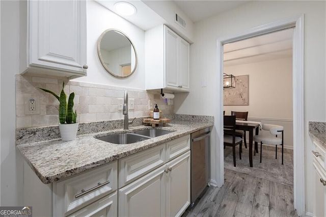 182 Triumph Drive NW, Atlanta, GA 30327