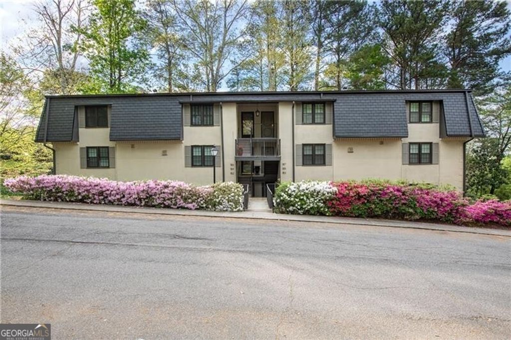 182 Triumph Drive NW, Atlanta, GA 30327