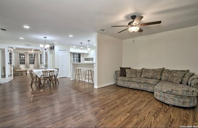 7226 WESTGLADE DR, San Antonio, TX 78227