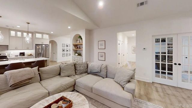 75 Summit Road, Conway, AR 72032