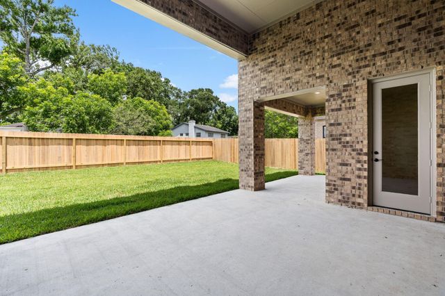 2501 Barton Creek Trail, Friendswood, TX 77546