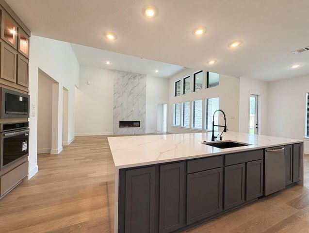 2501 Barton Creek Trail, Friendswood, TX 77546