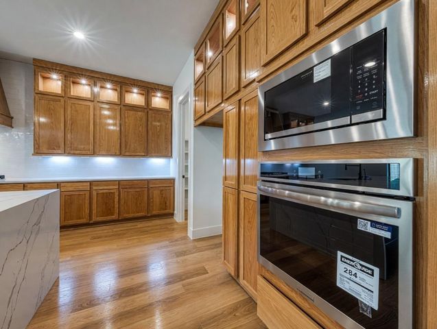 2501 Barton Creek Trail, Friendswood, TX 77546