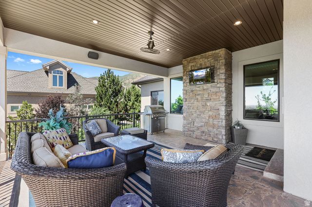 1684 ISLAND VIEW CT, Fruit Heights, UT 84037