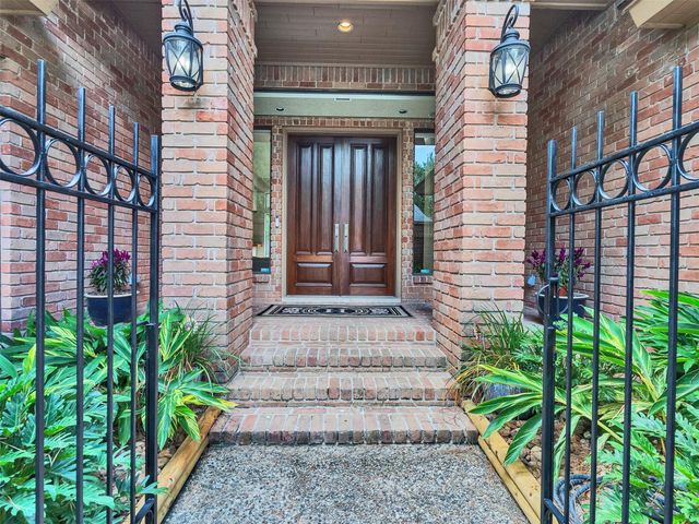 5226 Wincroft Court, Houston, TX 77069
