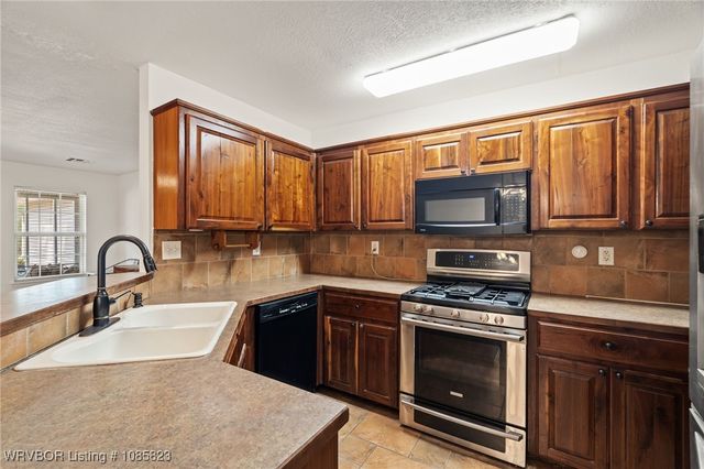 690 Reaves Avenue, Pocola, OK 74902