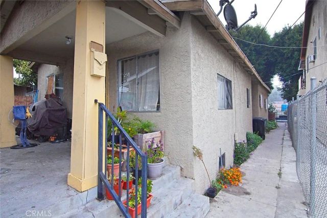 6905 Compton, Los Angeles, CA 90001