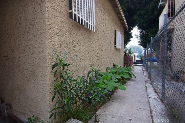 6905 Compton, Los Angeles, CA 90001