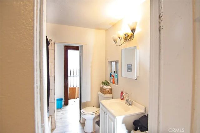 6905 Compton, Los Angeles, CA 90001