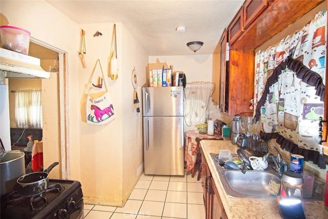 6905 Compton, Los Angeles, CA 90001