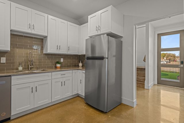 500 W Sanford Street, Arlington, TX 76011