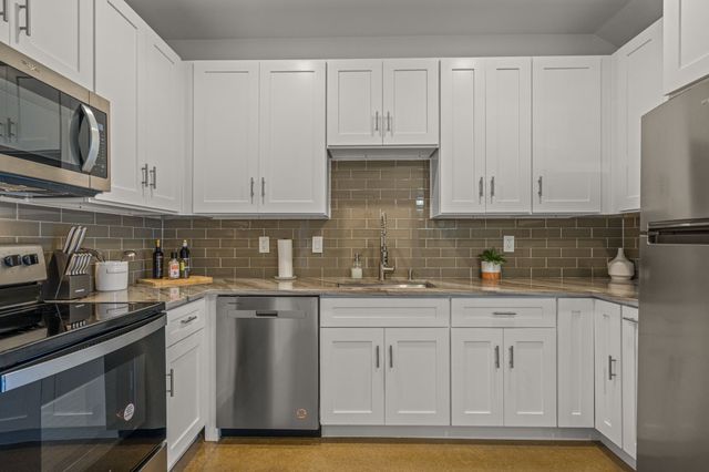 500 W Sanford Street, Arlington, TX 76011