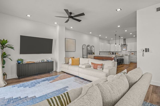 500 W Sanford Street, Arlington, TX 76011