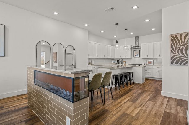 500 W Sanford Street, Arlington, TX 76011