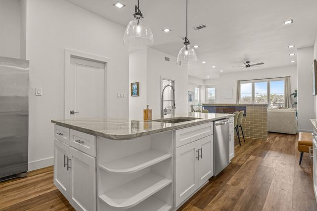 500 W Sanford Street, Arlington, TX 76011