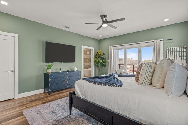 500 W Sanford Street, Arlington, TX 76011