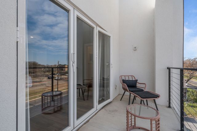 500 W Sanford Street, Arlington, TX 76011