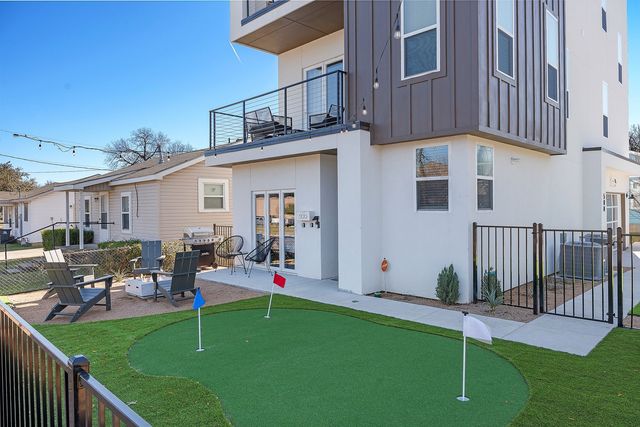 500 W Sanford Street, Arlington, TX 76011