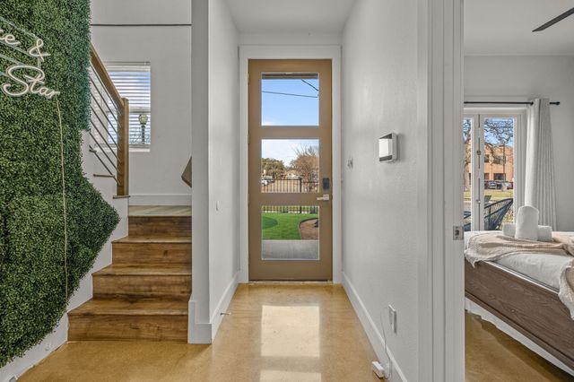 500 W Sanford Street, Arlington, TX 76011