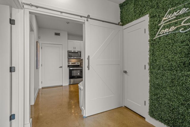 500 W Sanford Street, Arlington, TX 76011