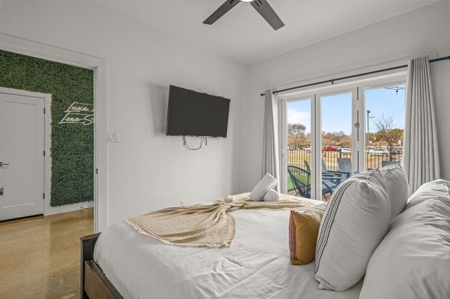 500 W Sanford Street, Arlington, TX 76011