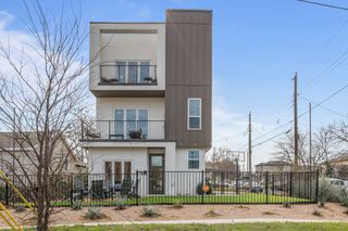 500 W Sanford Street, Arlington, TX 76011
