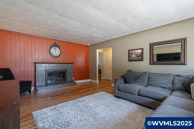 4890 Coloma SE Dr, Salem, OR 97302