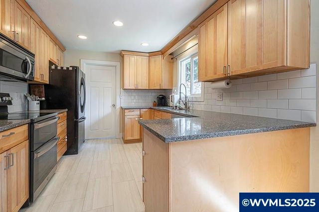 4890 Coloma SE Dr, Salem, OR 97302