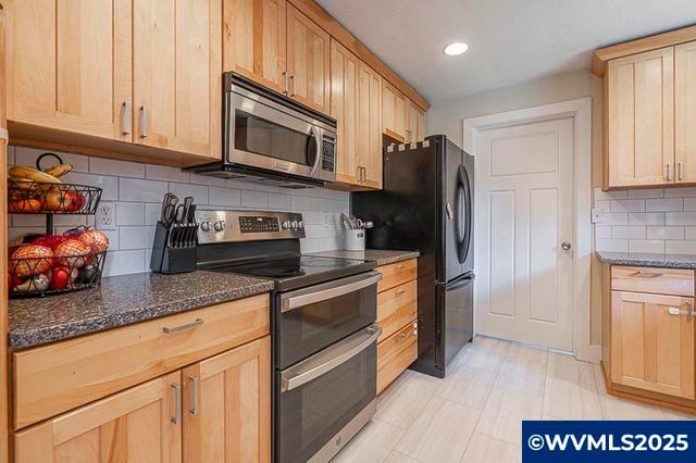 4890 Coloma SE Dr, Salem, OR 97302