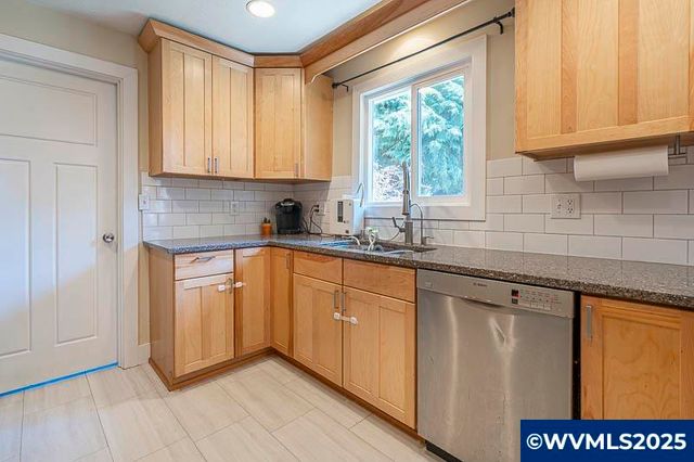 4890 Coloma SE Dr, Salem, OR 97302