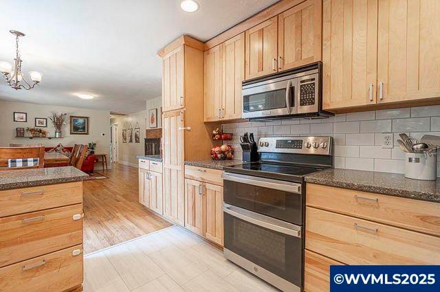 4890 Coloma SE Dr, Salem, OR 97302