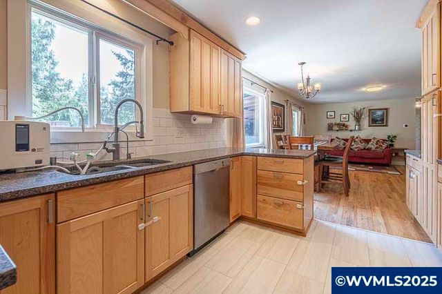 4890 Coloma SE Dr, Salem, OR 97302