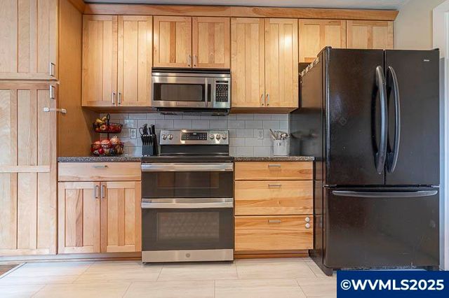 4890 Coloma SE Dr, Salem, OR 97302