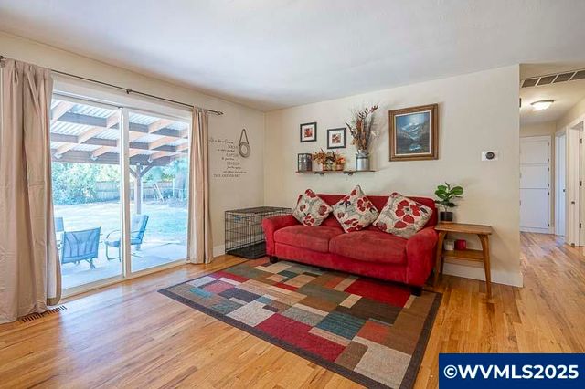 4890 Coloma SE Dr, Salem, OR 97302