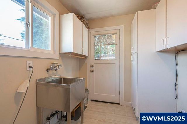 4890 Coloma SE Dr, Salem, OR 97302