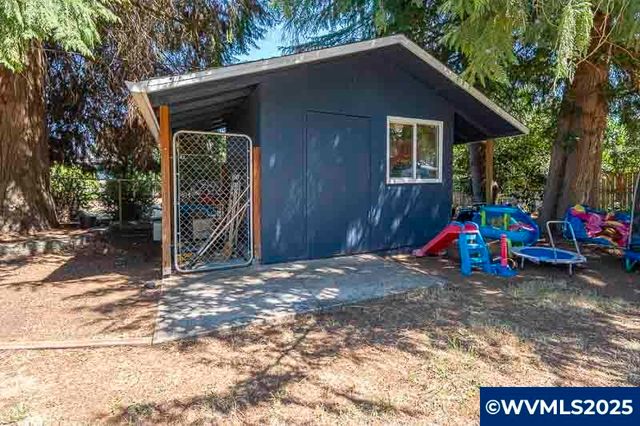 4890 Coloma SE Dr, Salem, OR 97302