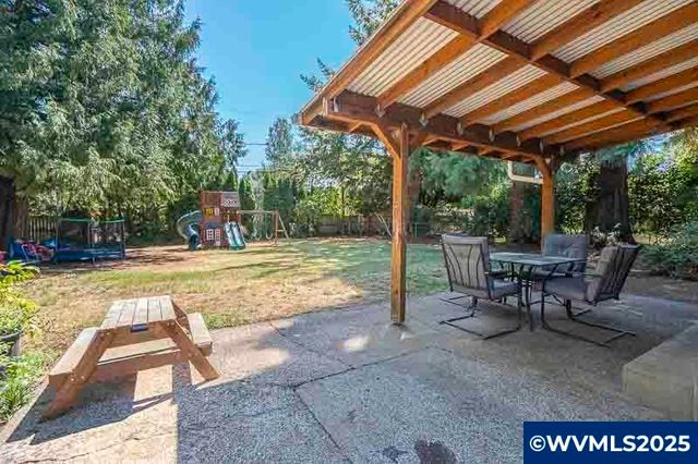 4890 Coloma SE Dr, Salem, OR 97302