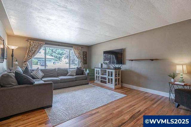 4890 Coloma SE Dr, Salem, OR 97302