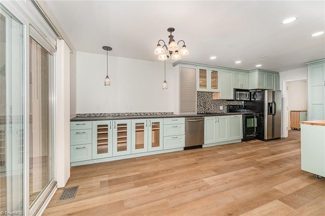 127 Lamplighter Circle, Winston-salem, NC 27104