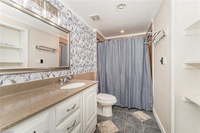 127 Lamplighter Circle, Winston-salem, NC 27104